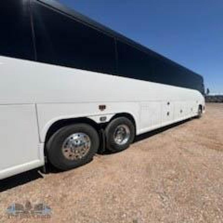 Used 2016 MCI J4500