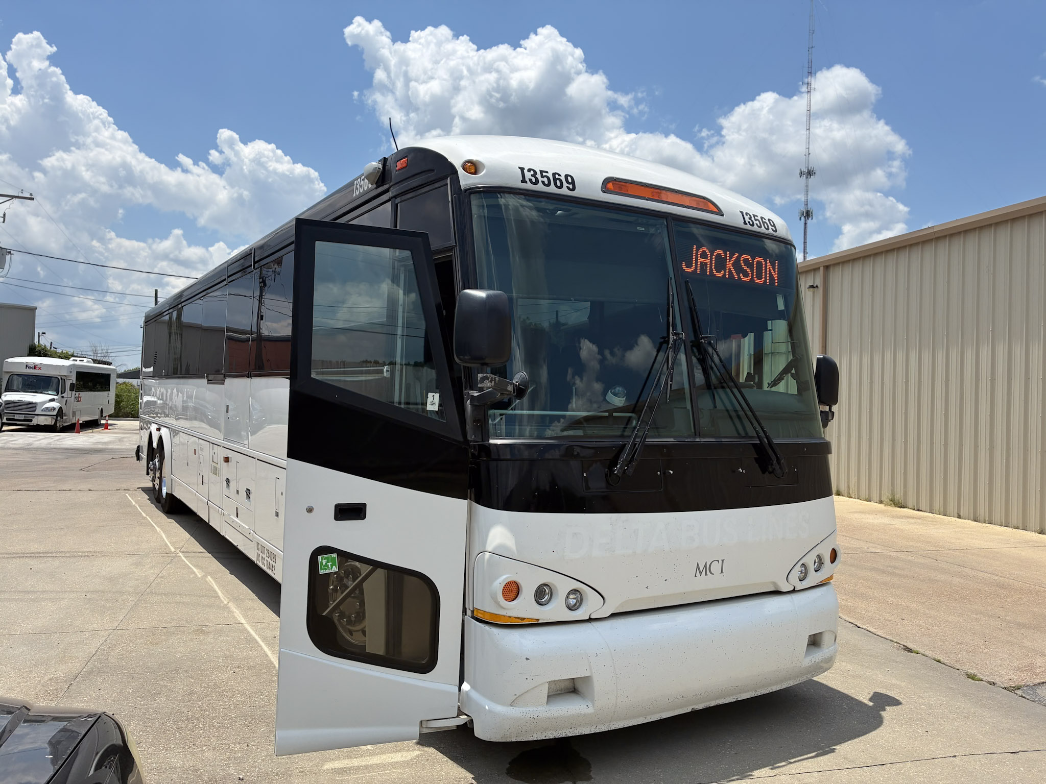 Used 2020 MCI D4505