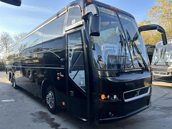Used 2018 VOLVO 9700