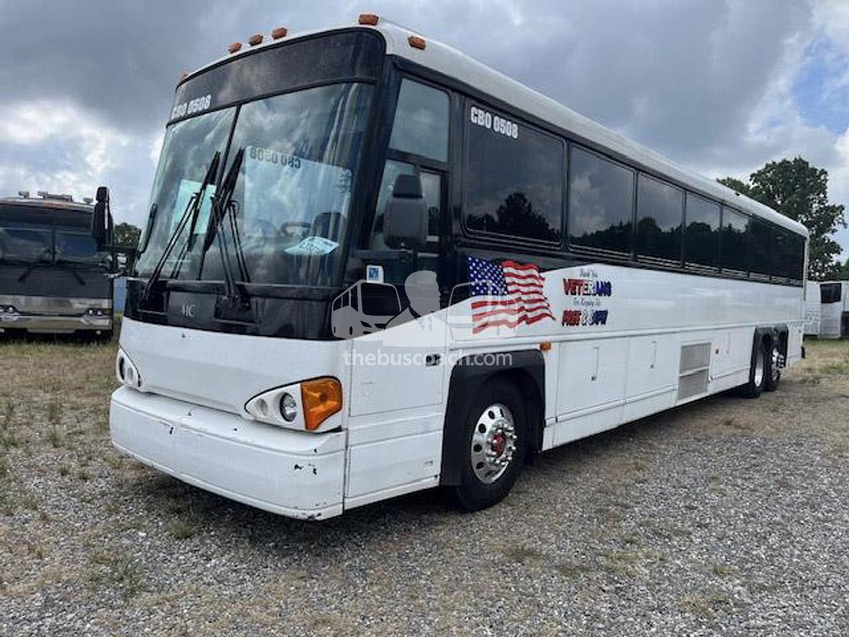 Used 2005 MCI D4500