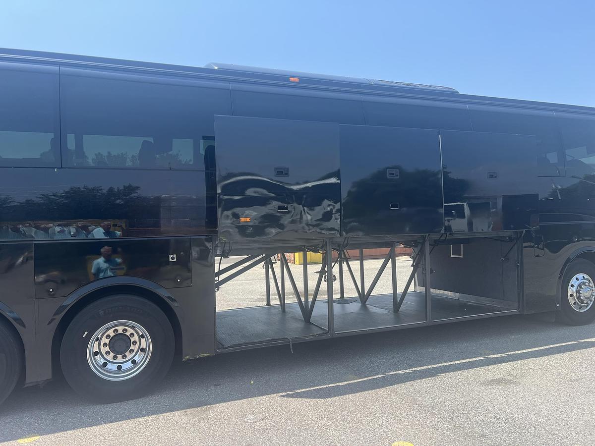 Used 2017 VOLVO 9700