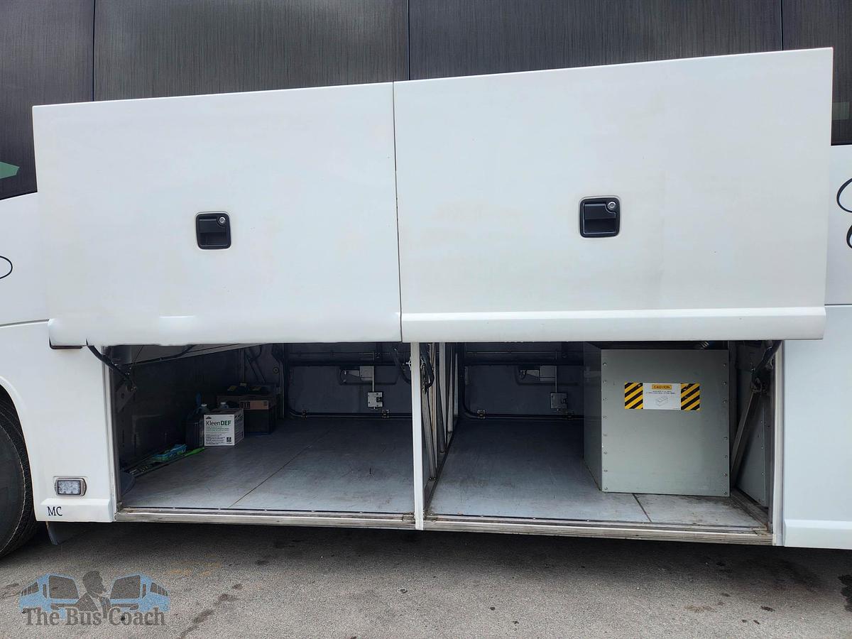 Used 2019 MCI J4500 ADA