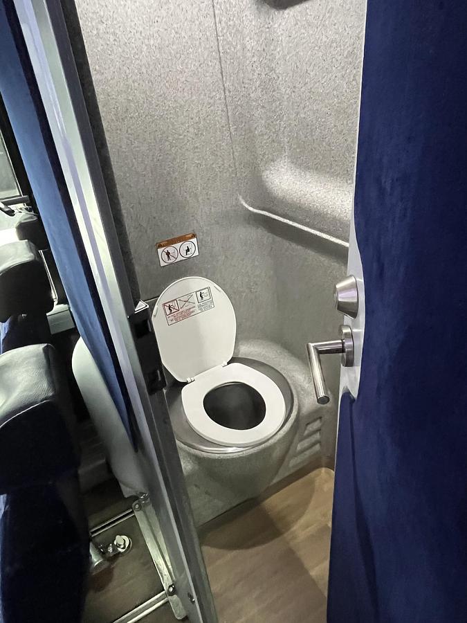 Used 2019 MCI J4500 ADA