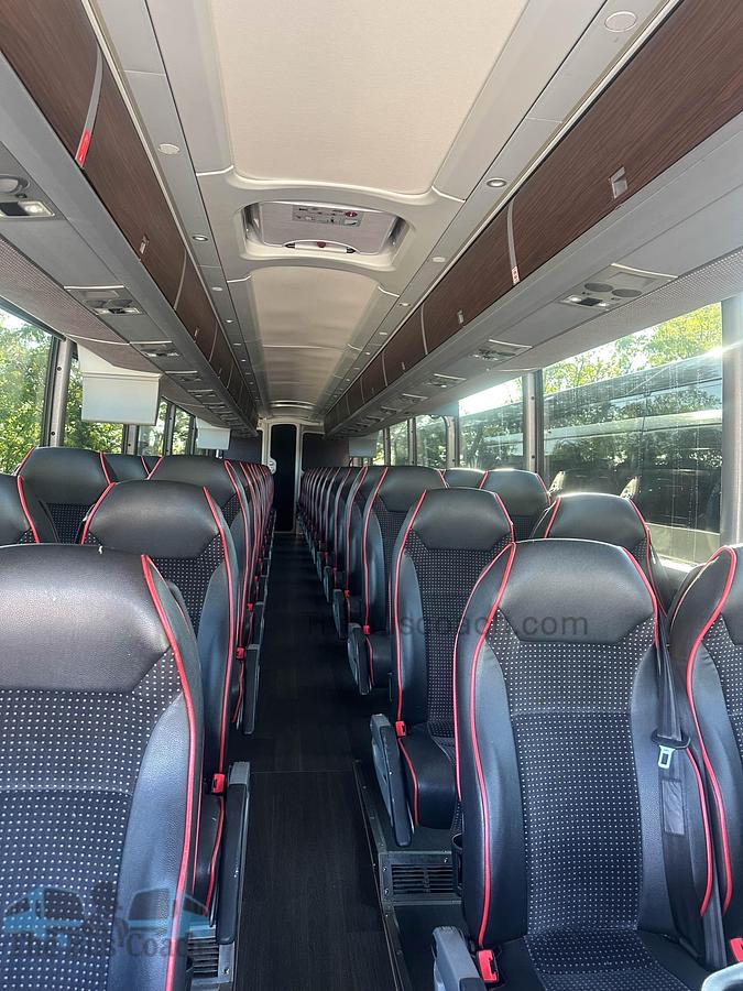 Used 2019 MCI J4500
