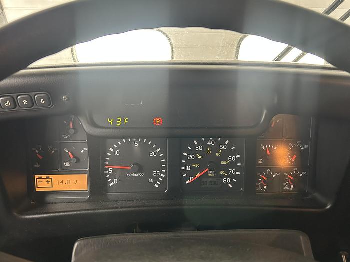 Used 2005 PREVOST XL2 Entertainer