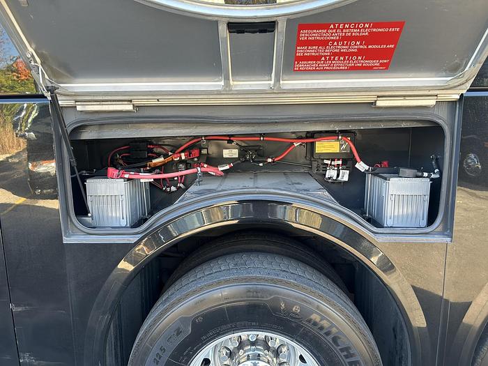 Used 2018 VOLVO 9700