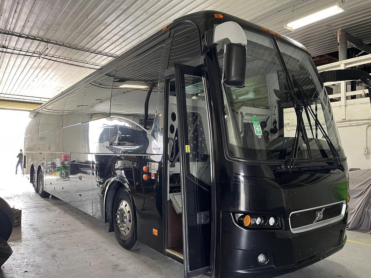 Used 2017 VOLVO 9700