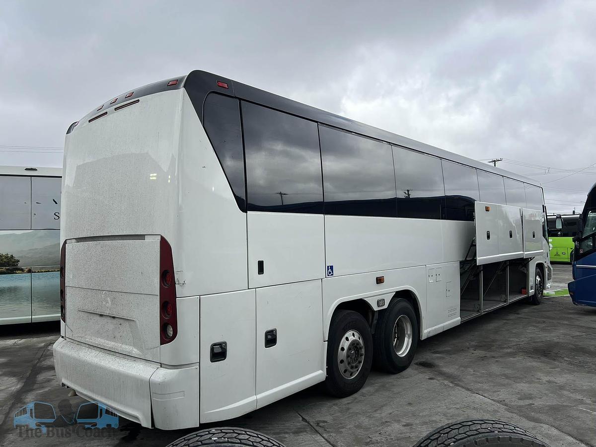 Used 2014 MCI J4500 ADA