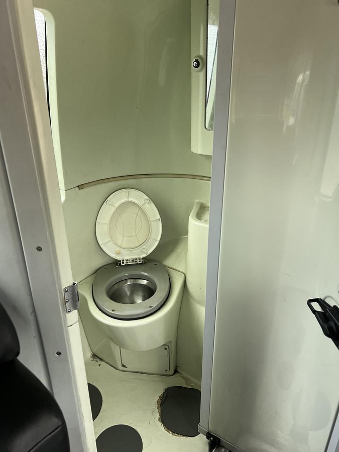 Used 2017 VOLVO 9700