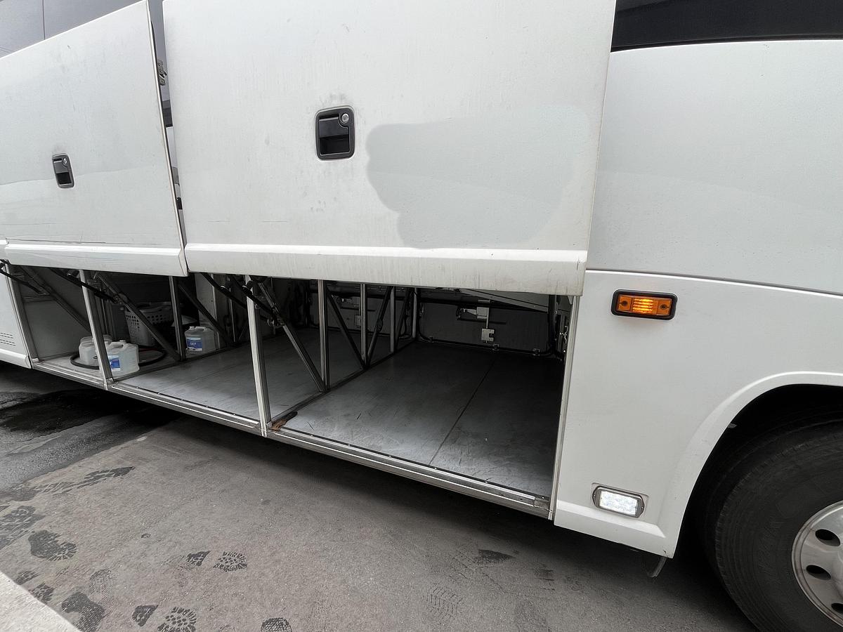Used 2019 MCI J4500 ADA