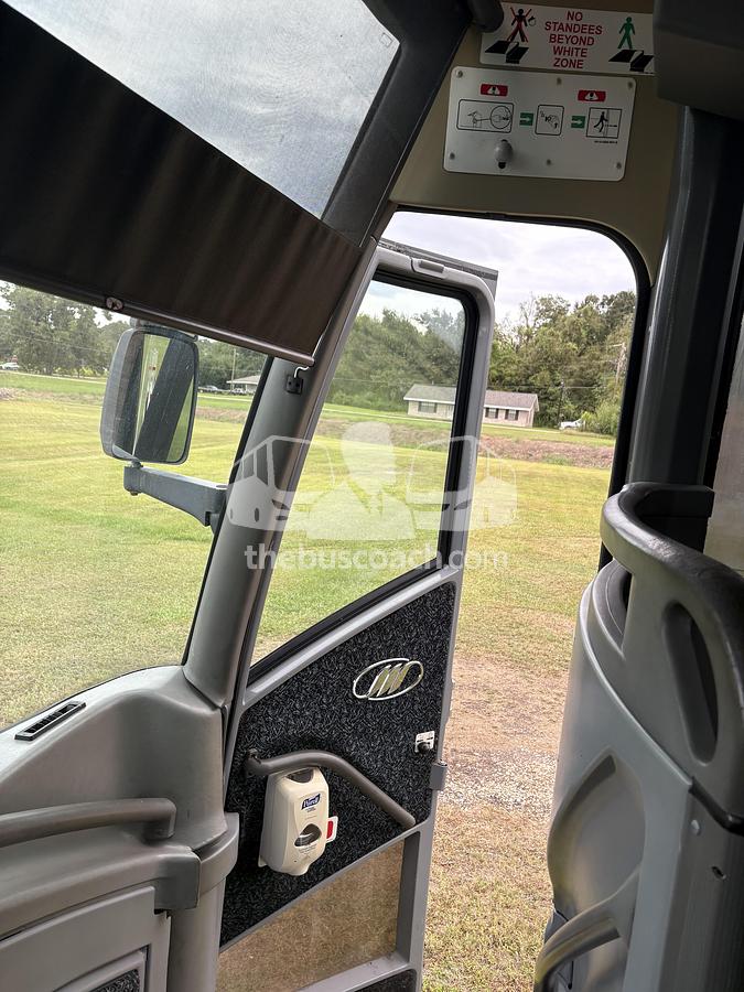 Used 2004 MCI J4500