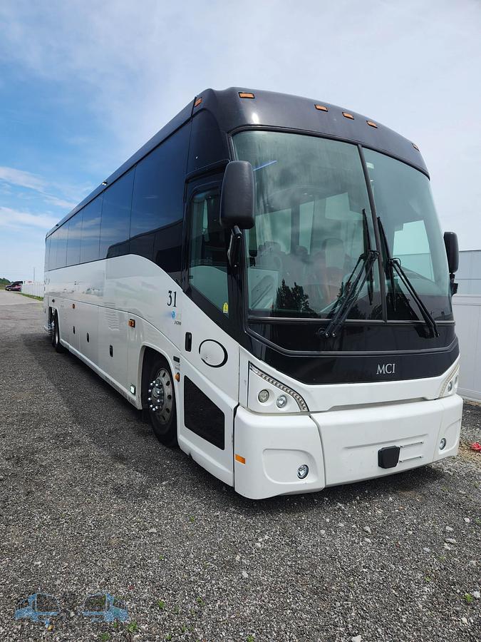Used 2018 MCI J4500 ADA