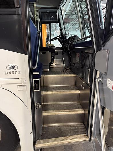 Used 2007 MCI D4505