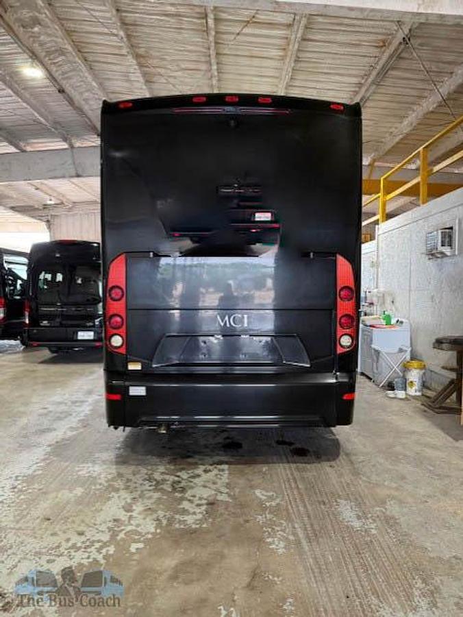 Used 2015 MCI J4500
