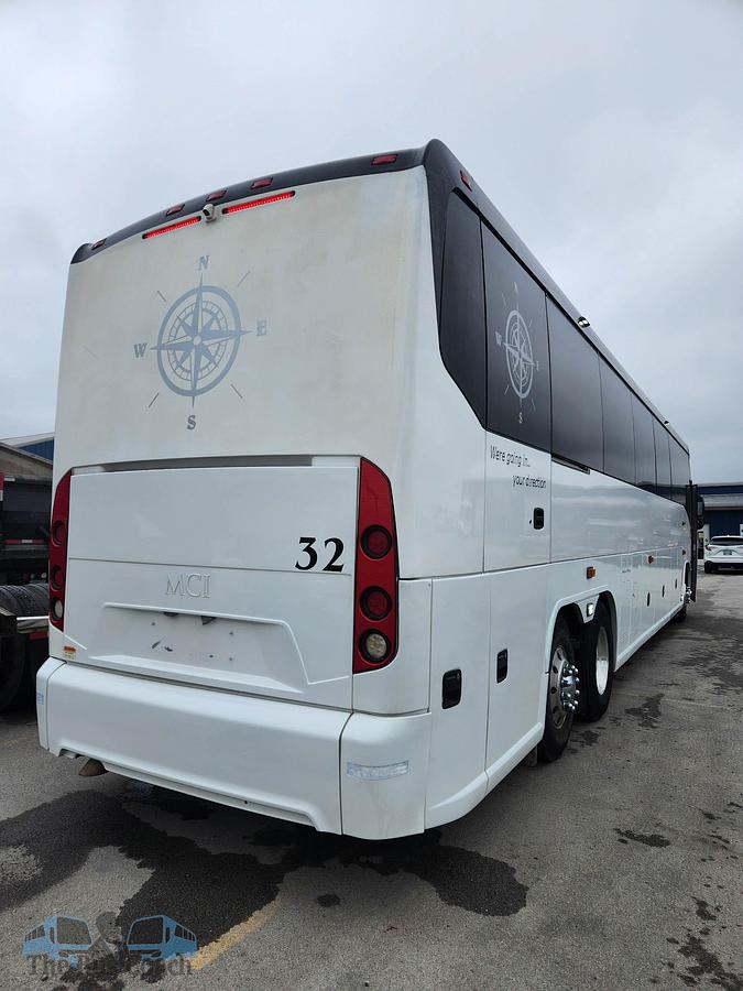 Used 2019 MCI J4500 ADA