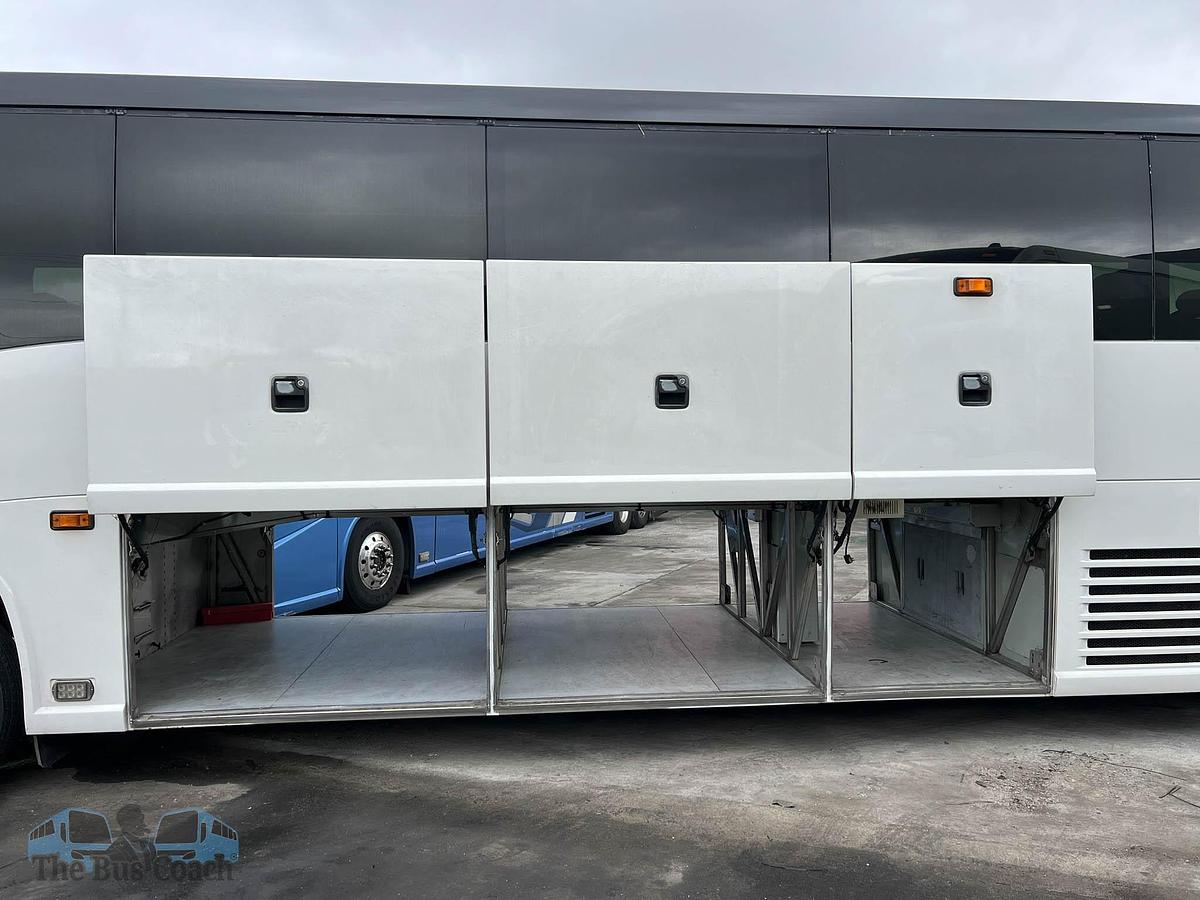 Used 2014 MCI J4500 ADA