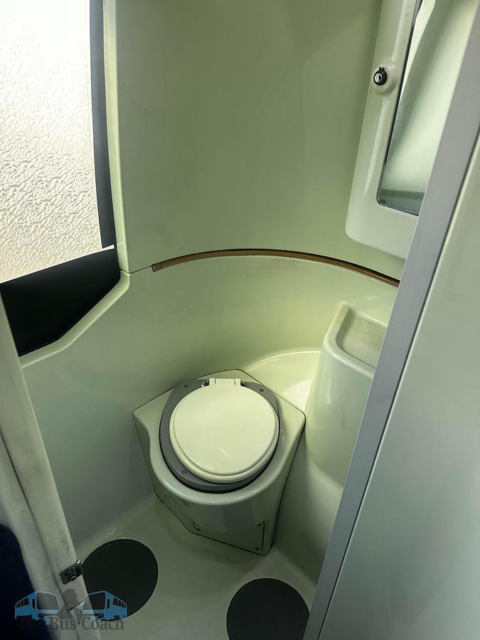 Used 2015 VOLVO 9700