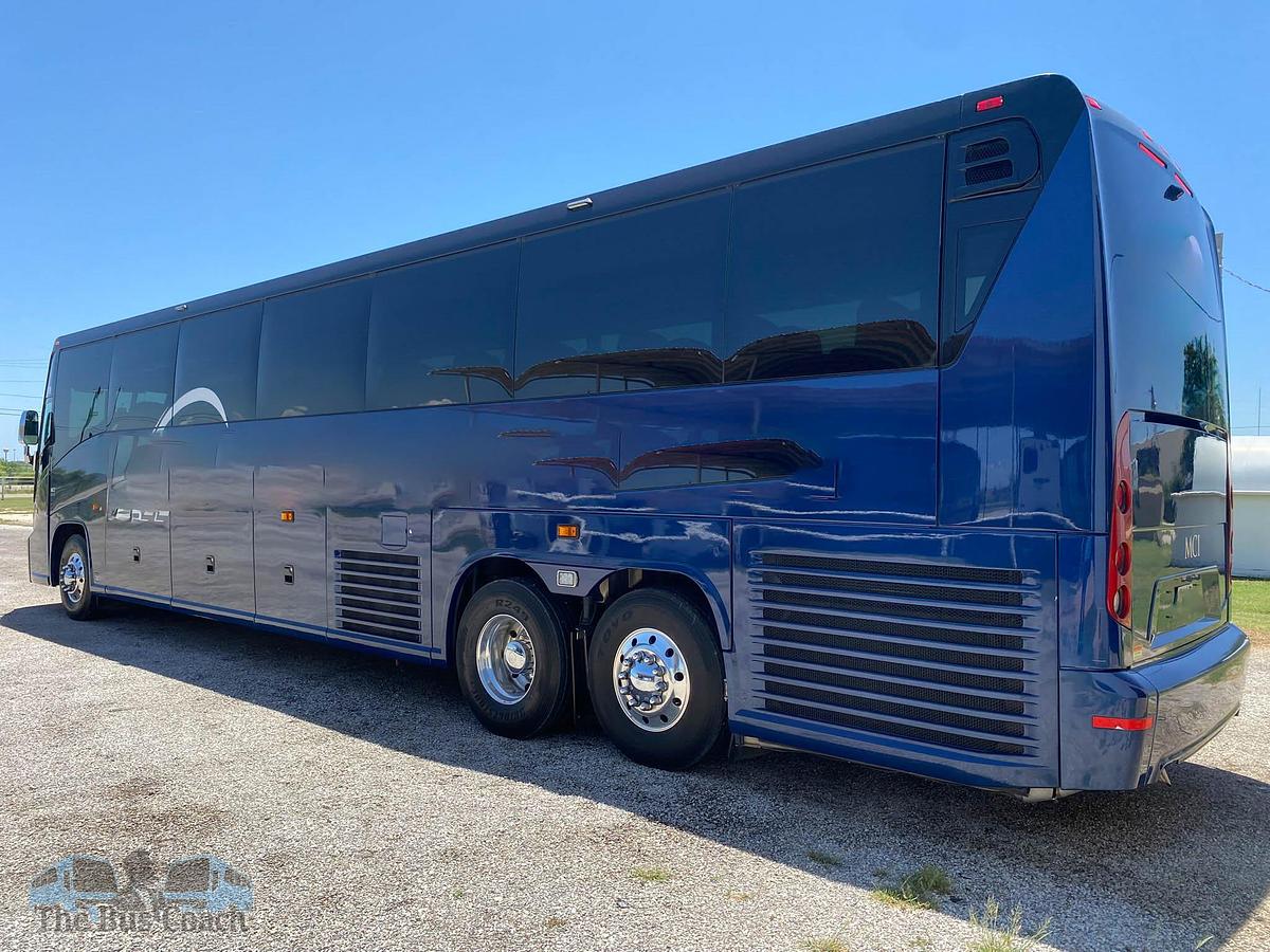Used 2017 MCI J4500