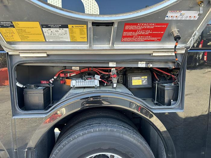 Used 2018 VOLVO 9700