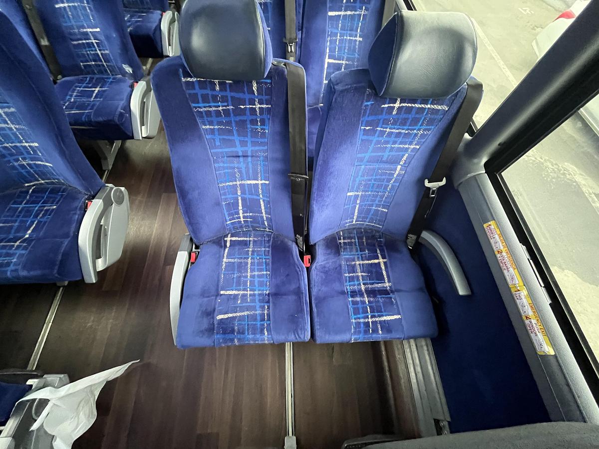 Used 2019 MCI J4500 ADA