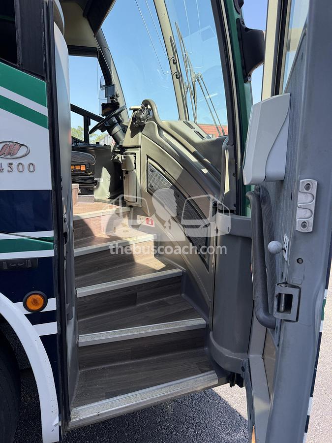 Used 2007 MCI J4500