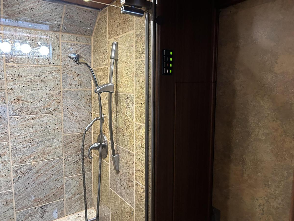 Used 2008 PREVOST XLII