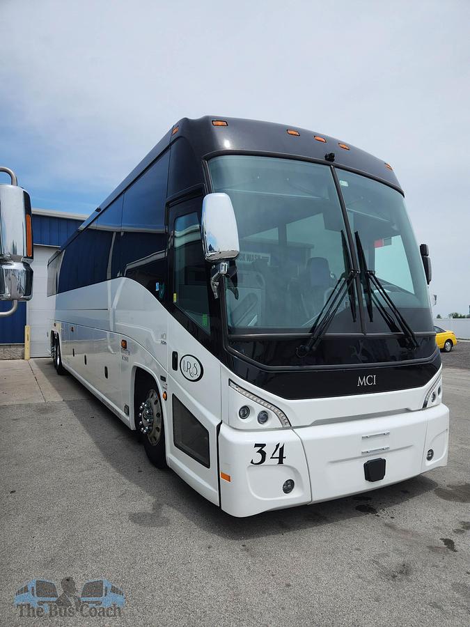 Used 2024 MCI J4500