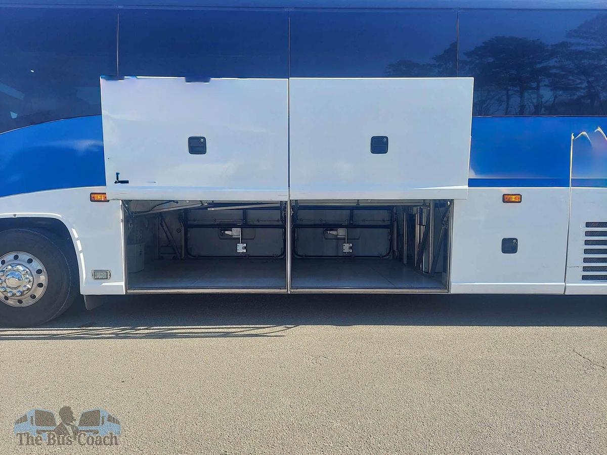Used 2012 MCI J4500