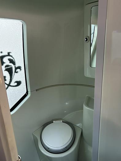 Used 2018 VOLVO 9700