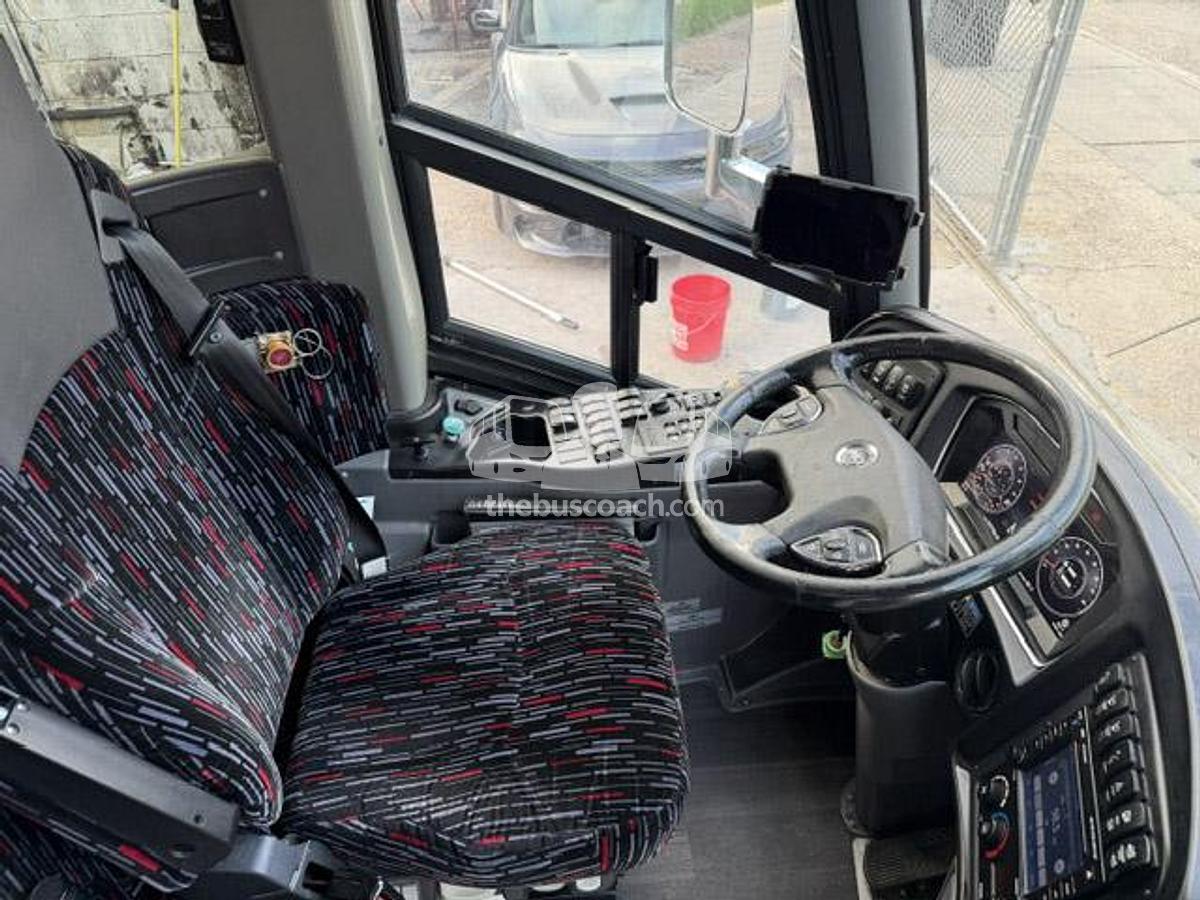 Used 2018 MCI J4500