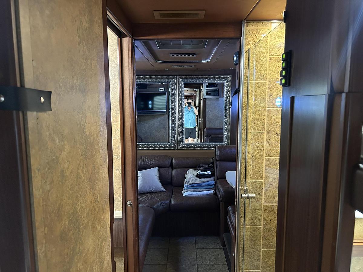 Used 2008 PREVOST XLII