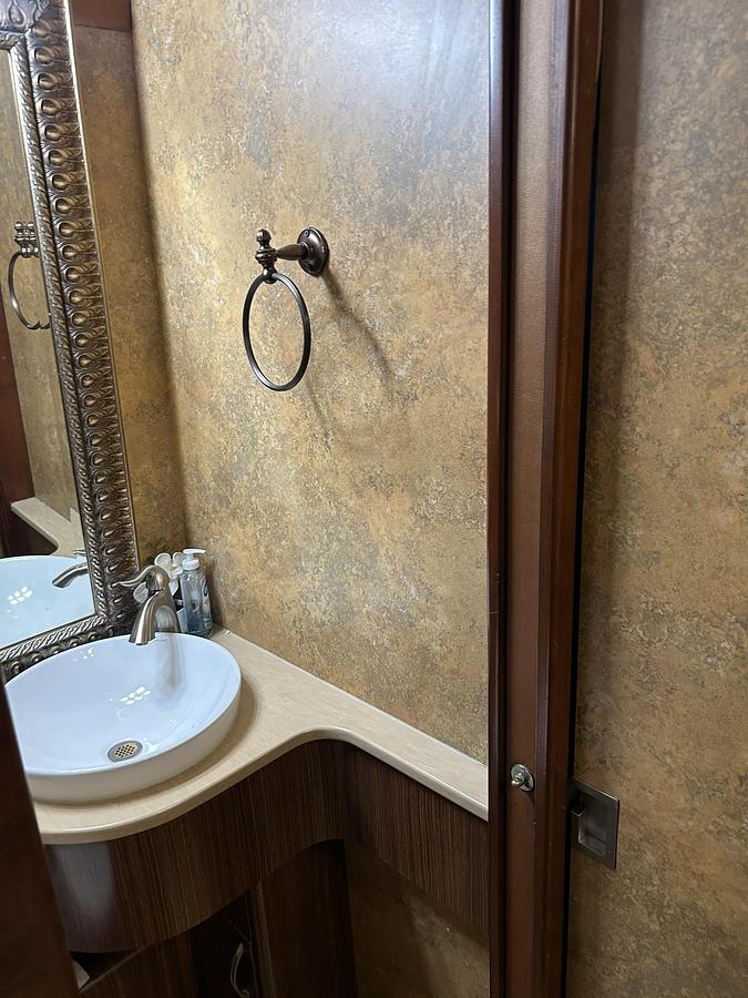 Used 2008 PREVOST XLII