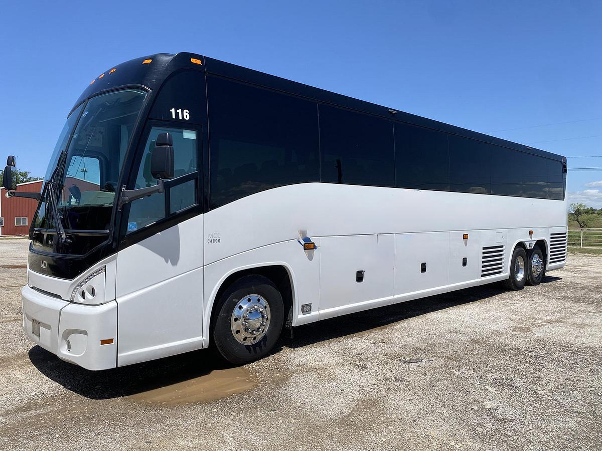 Used 2017 MCI J4500