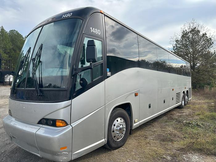 Used 2009 MCI J4500