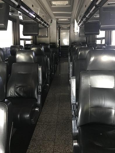 Used 2006 MCI E4500 Conv