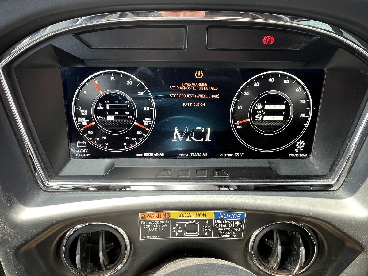 Used 2019 MCI J4500 ADA