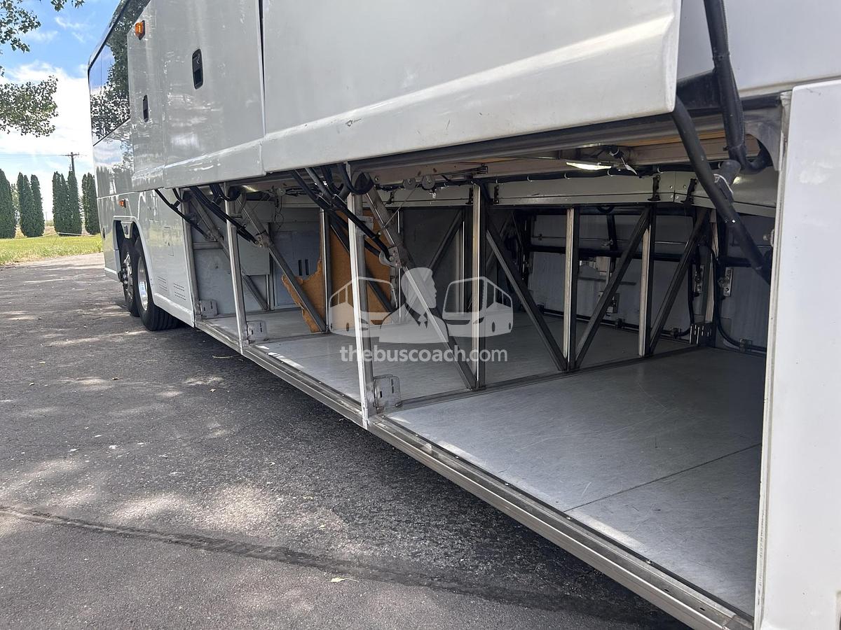 Used 2016 MCI J4500