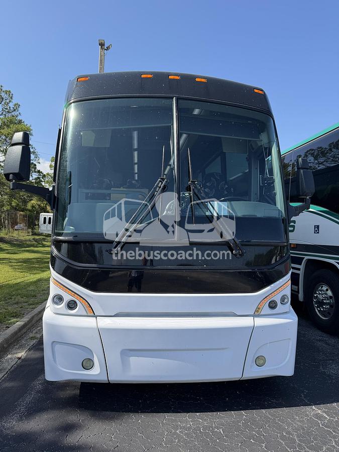Used 2015 MCI J4500