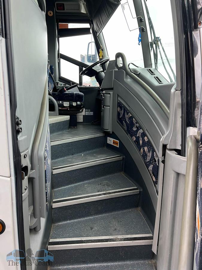 Used 2014 MCI J4500 ADA