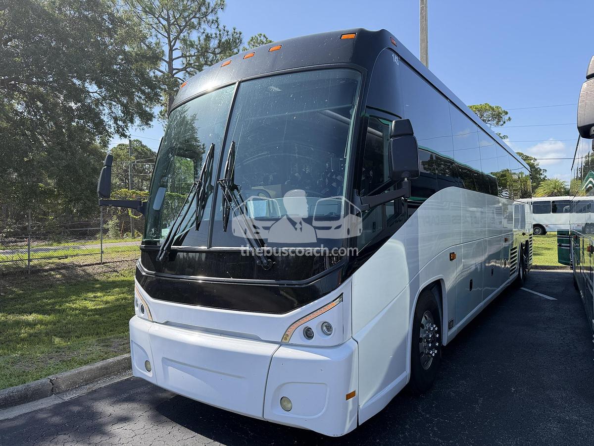 Used 2015 MCI J4500
