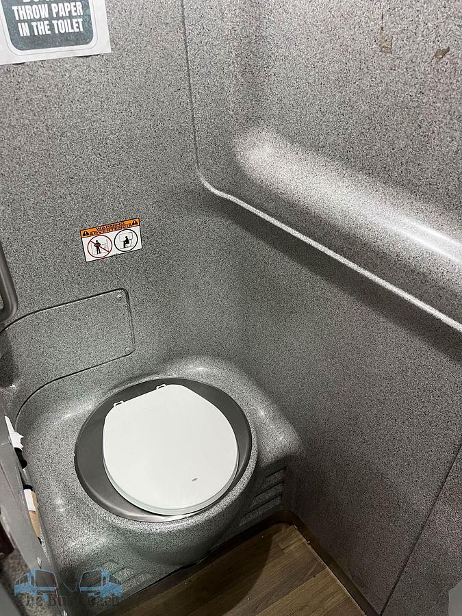 Used 2019 MCI J4500 ADA