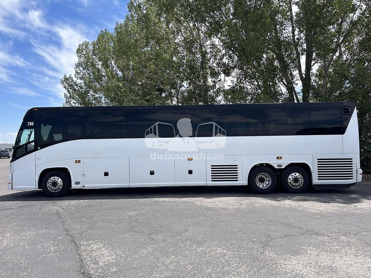 Used 2016 MCI J4500