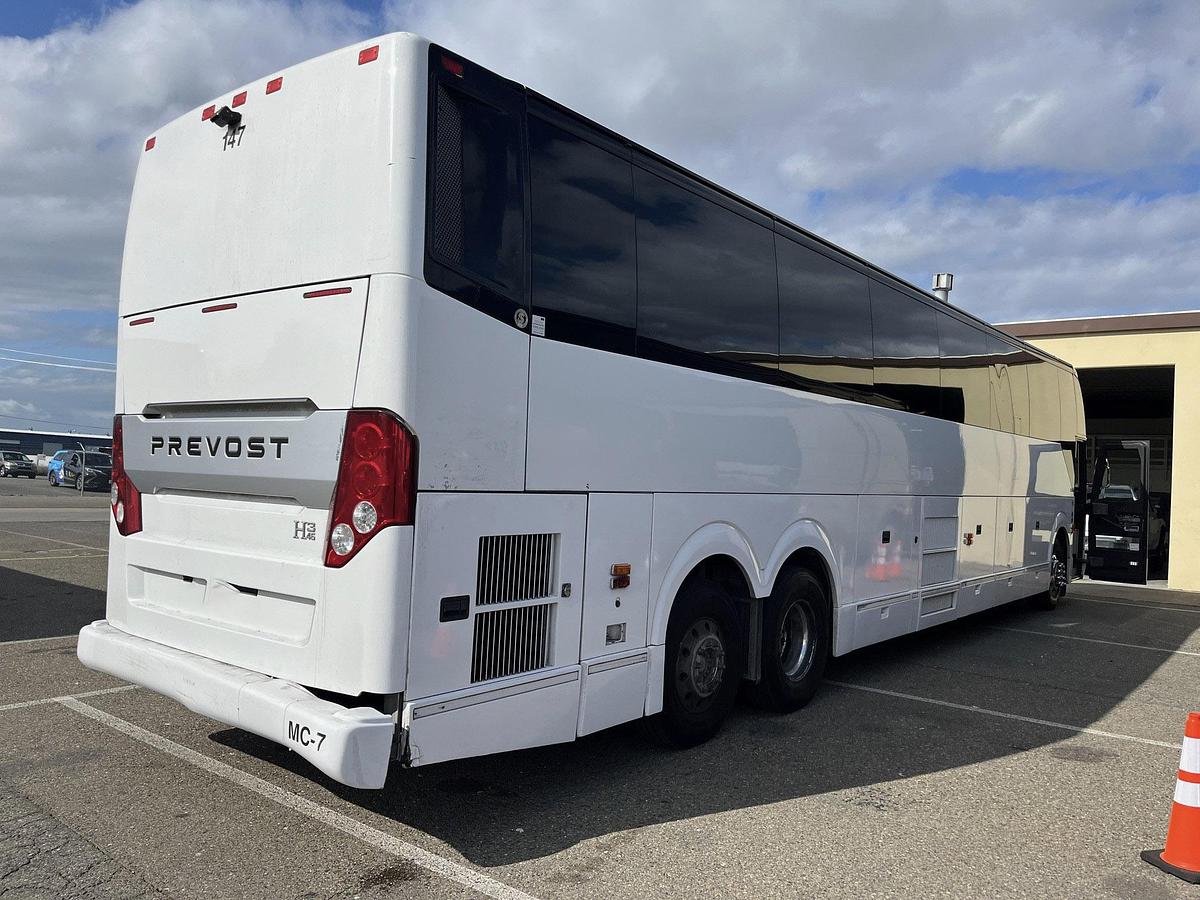Used 2018 PREVOST H3-45