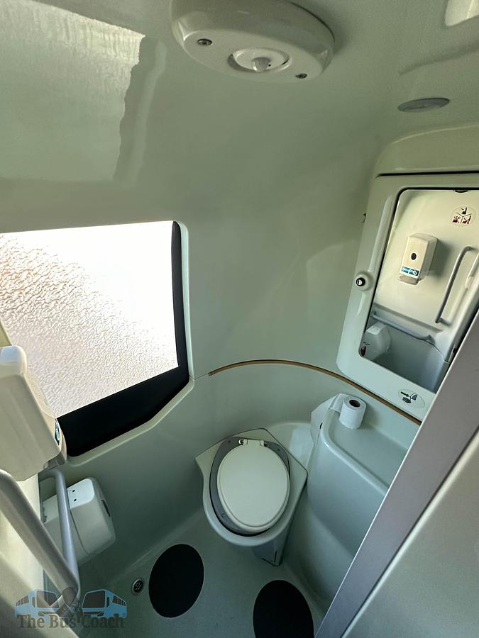 Used 2015 VOLVO 9700