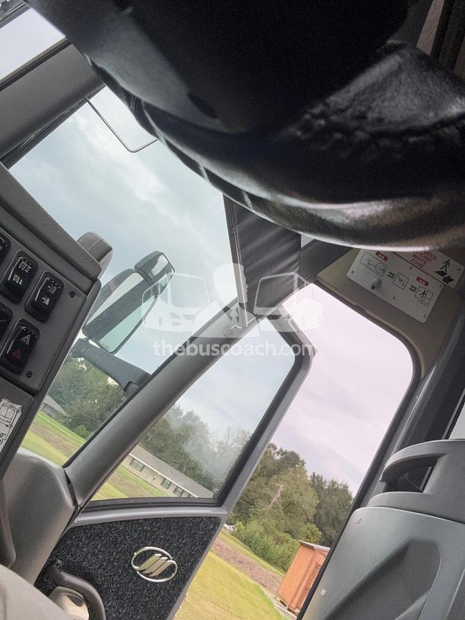 Used 2004 MCI J4500