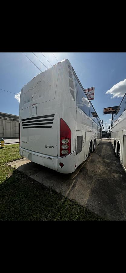 Used VOLVO 9700