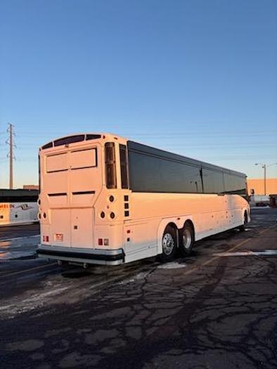 Used 2016 MCI J4500