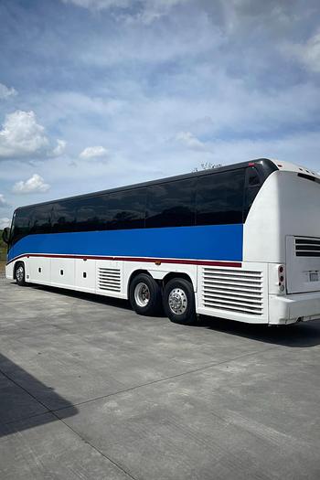 Used 2011 MCI J4500