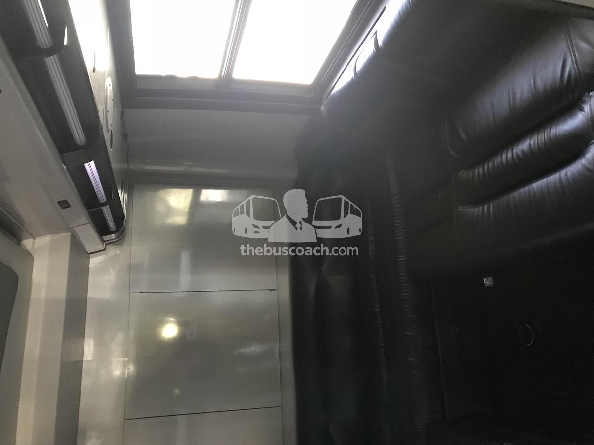 Used 2006 MCI E4500 Conv