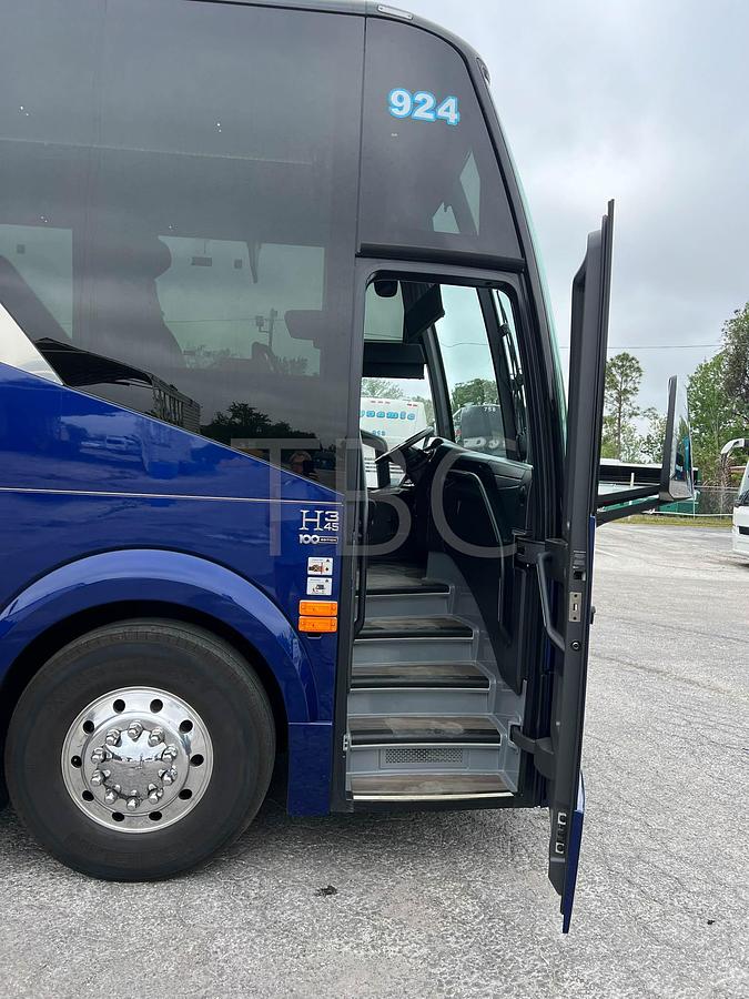Used 2024 PREVOST H3-45